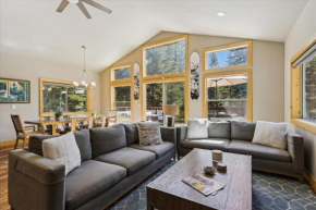 Graystone Retreat - Modern Retreat w Hot Tub & HOA Amenities Truckee